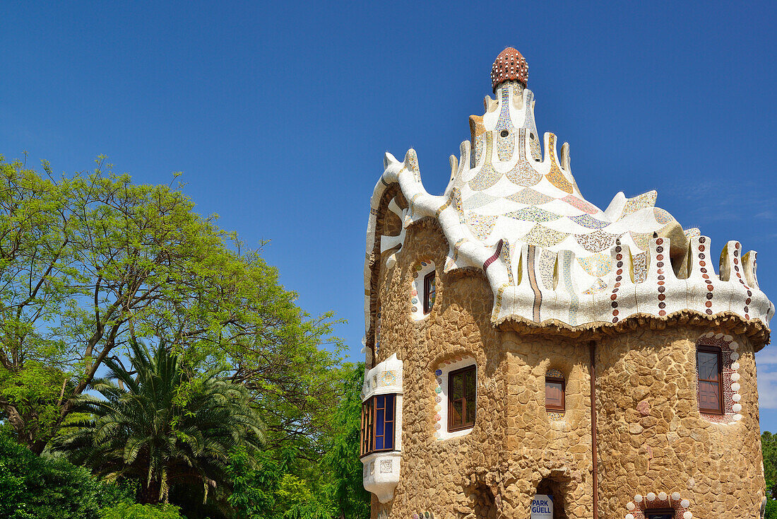 Casa del Guarda, Park Güell, Architekt Antoni Gaudi, UNESCO Weltkulturerbe Arbeiten von Antoni Gaudi, Modernisme, Jugendstil, Barcelona, Katalonien, Spanien