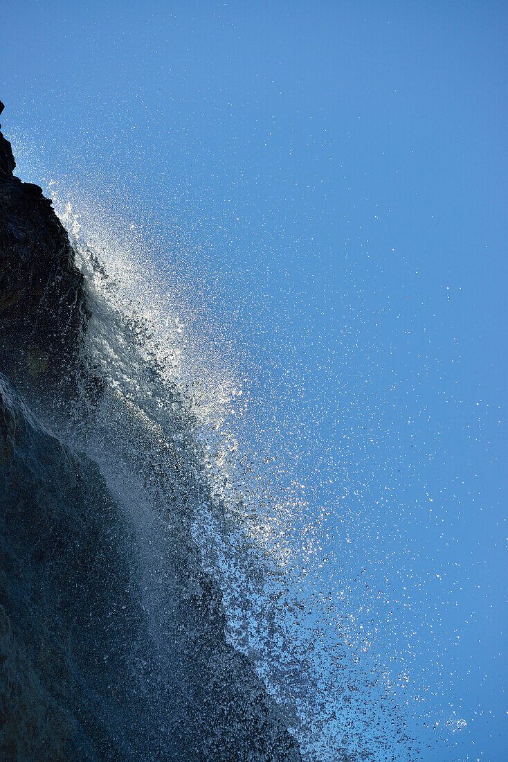 Wasserfall am Lago Tovel, Lago Tovel, Brentagruppe, Brenta, Dolomiten, UNESCO Weltnaturerbe Dolomiten, Trentino, Italien