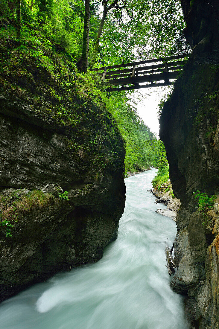 Bridge leading over Partnach canyon, Partnachklamm, Garmisch-Partenkirchen, Werdenfels, Wetterstein range, Upper Bavaria, Bavaria, Germany