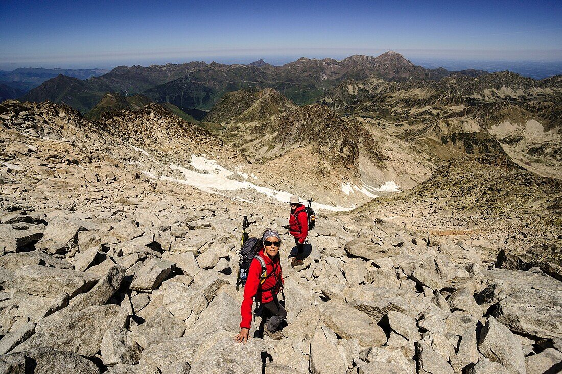 Aufstieg zum Gipfel Néouvielle, 3091 Meter, Naturpark Neouvielle, französische Pyrenäen, Bigorre, Frankreich