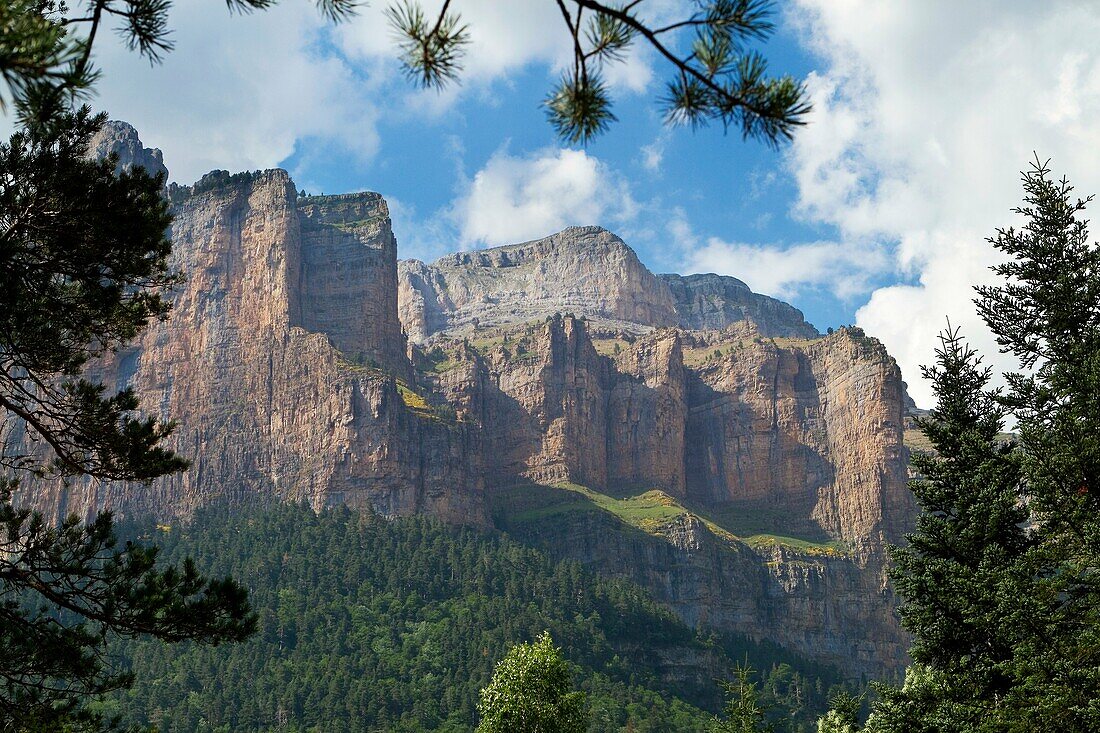 El Gallinero spur in Ordesa Valley, declarated World Heritage by UNESCO, and belonging to Ordesa y Monte Perdido National Park  Pyrenees  Torla  Huesca province  Aragón  Spain
