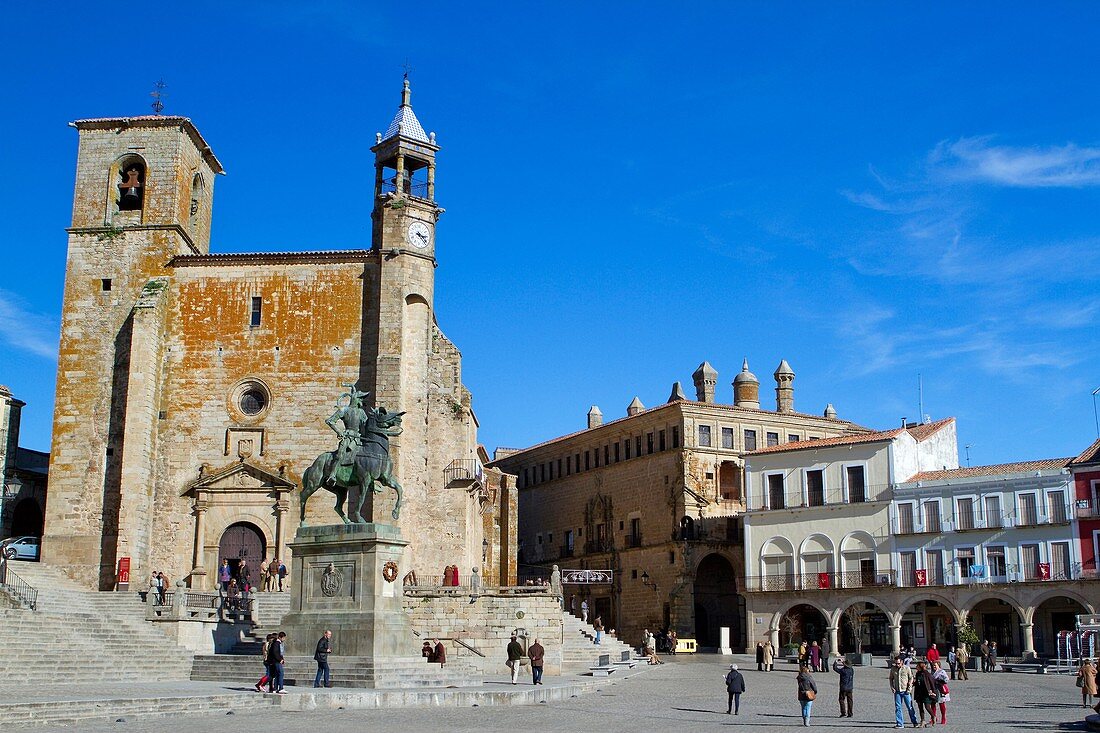 Equestrian statue of Francisco Pizarro in front of St  Martin church 14th-16th century in Main Square of Trujillo  Cáceres  Extremadura  Spain