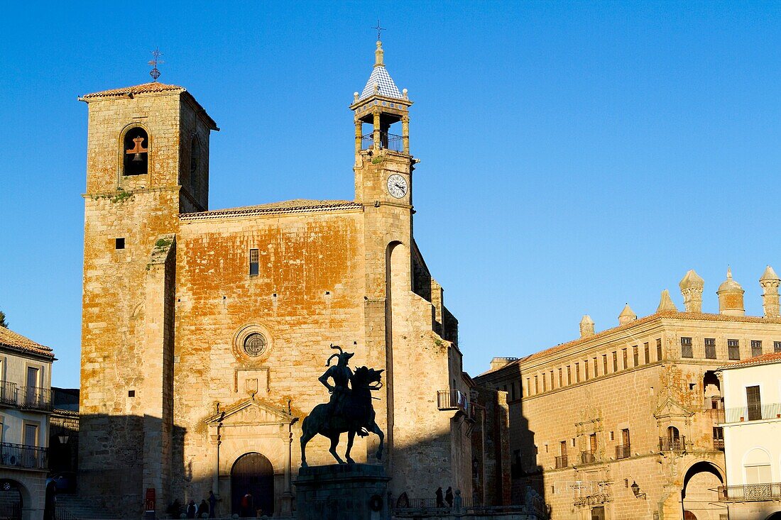 Equestrian statue of Francisco Pizarro in front of St  Martin church 14th-16th century in Main Square of Trujillo  Cáceres  Extremadura  Spain