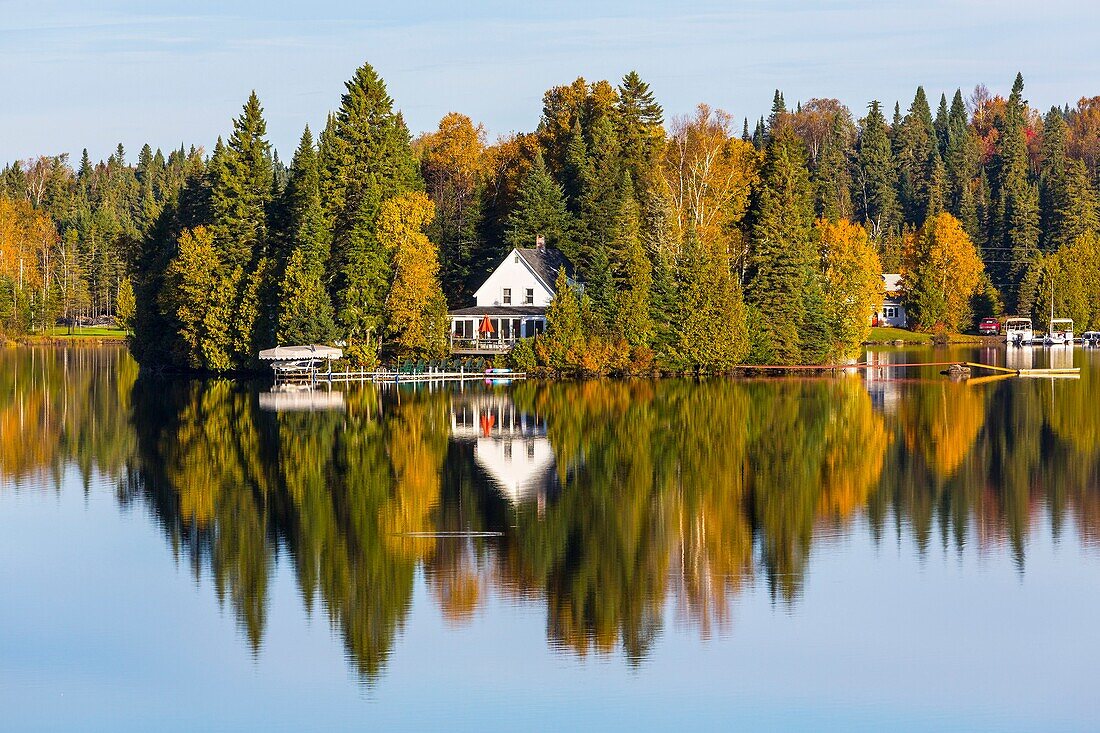House on the shore of Joes Pond, Vermont, USA