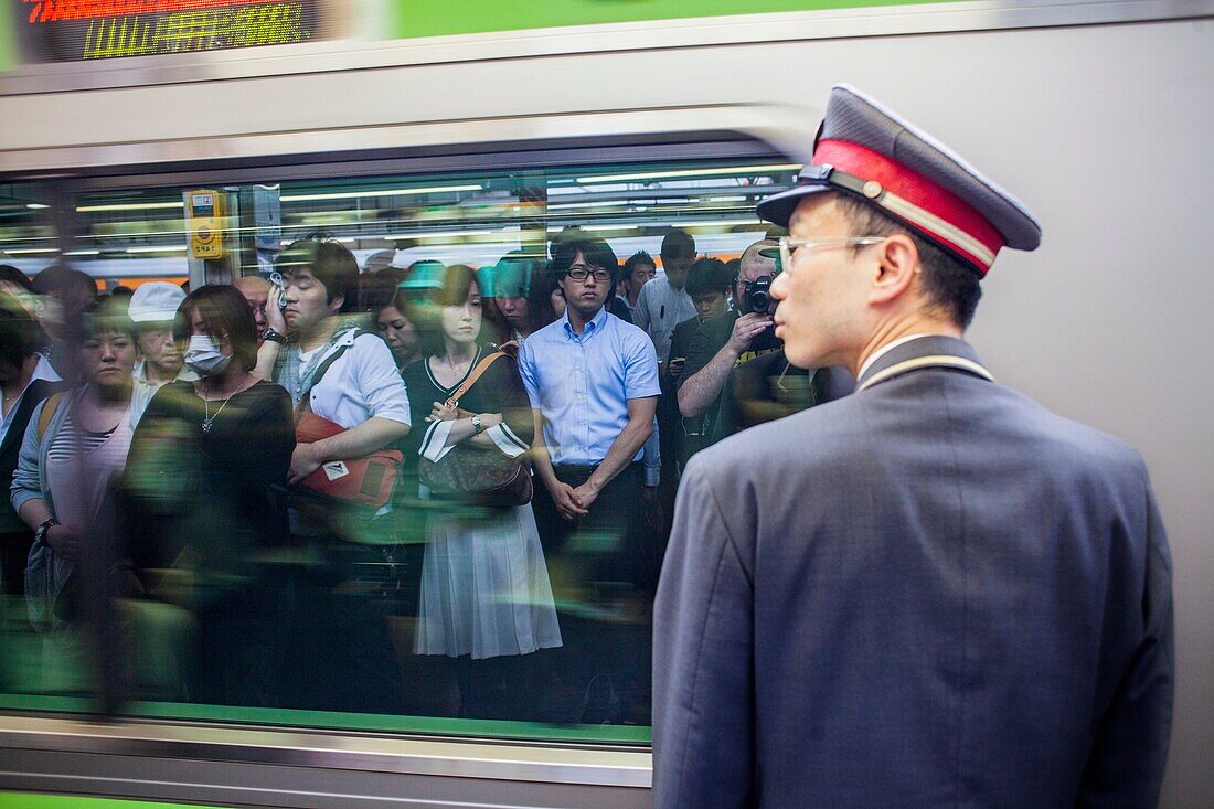 Rush hour at JR Shinjuku Railway station Yamanote Line Shinjuku, Tokyo, Japan