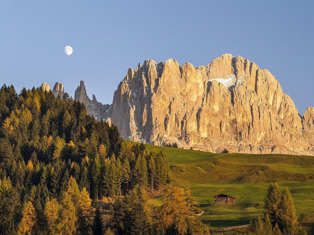 Rosengarten also called Catinaccio mountain range in the Dolomites of South Tyrol Alto Adige during autumn  Sunset with alpenglow  The Rosengarten is part of the UNESCO world heritage site Dolomites  Europe, Central Europe, Italy, South Tyrol, October