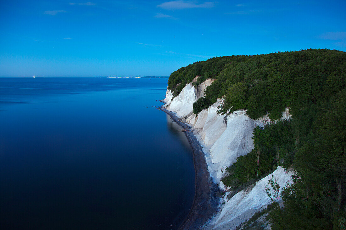 Kreidefelsen in der Dämmerung, Nationalpark Jasmund, Insel Rügen, Ostsee, Mecklenburg-Vorpommern, Deutschland