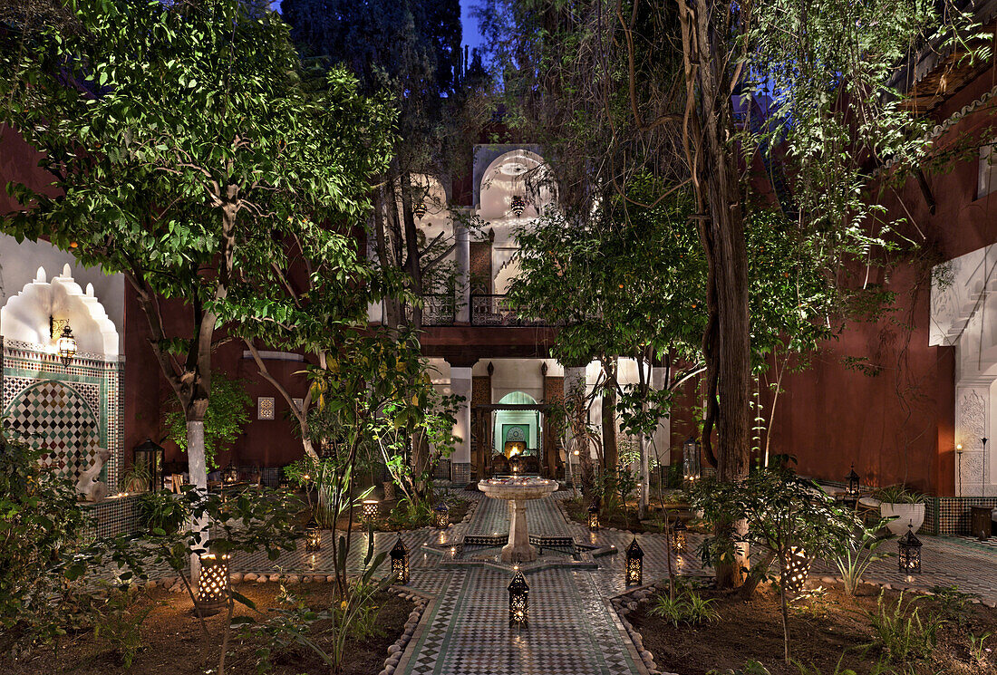 Brunnen im Innenhof, Riad Kaiss, Marrakesch, Marokko