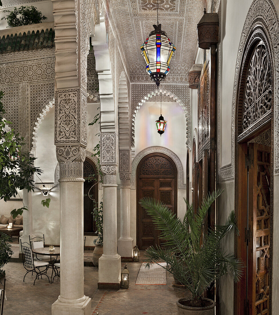 Säulen in der Galerie, Villa des Orangers, Marrakesch, Marokko