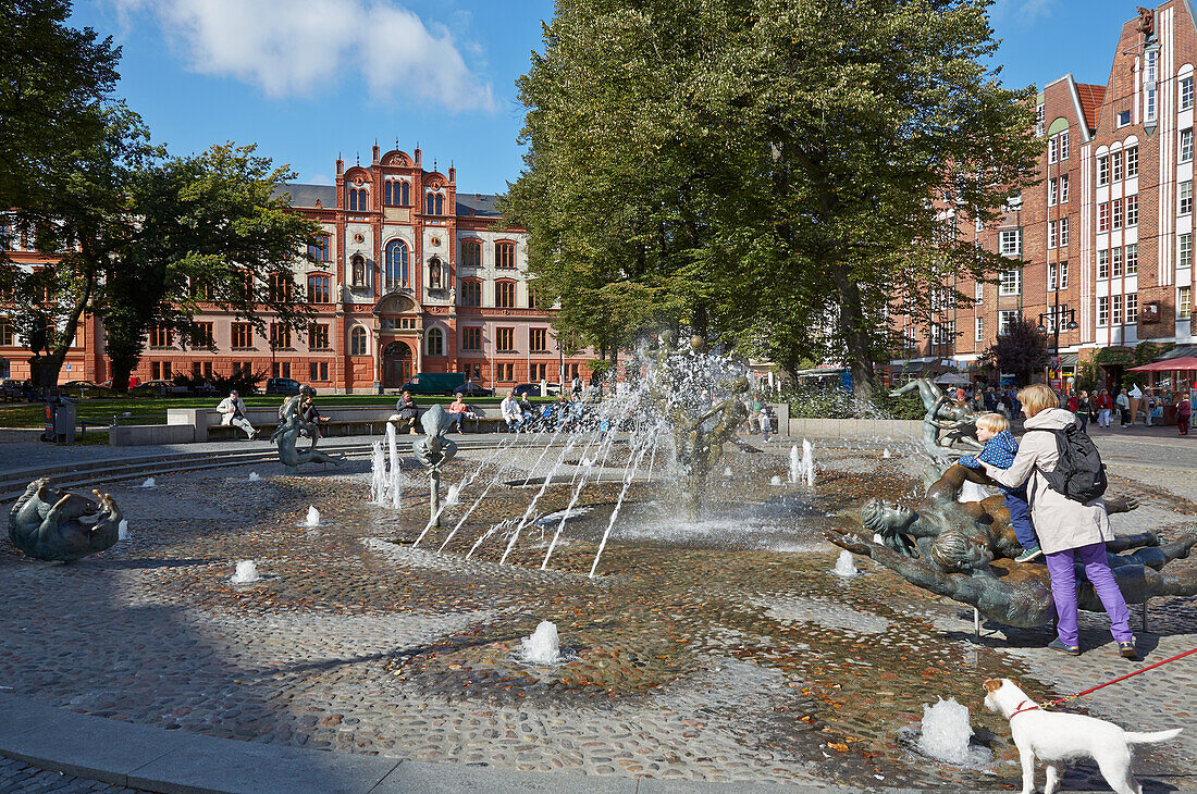 Fountain with University of Rostock in the background, Hanseatic town of Rostock, Mecklenburg Western Pommerania, Germany