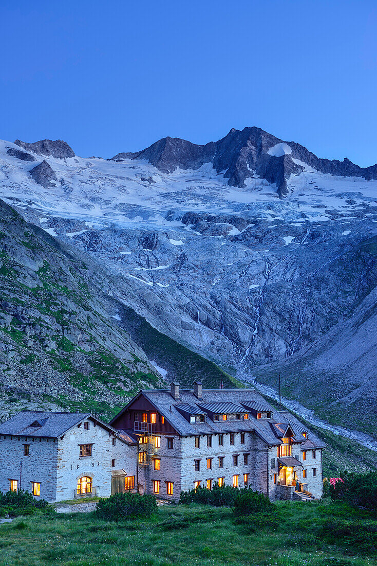 Hut Berliner Huette with Grosser Moeseler in background, Zillertal Alps, valley Zillertal, Tyrol, Austria
