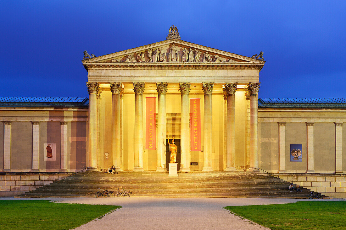 Beleuchtete Staatliche Antikensammlung, Königsplatz, München, Oberbayern, Bayern, Deutschland