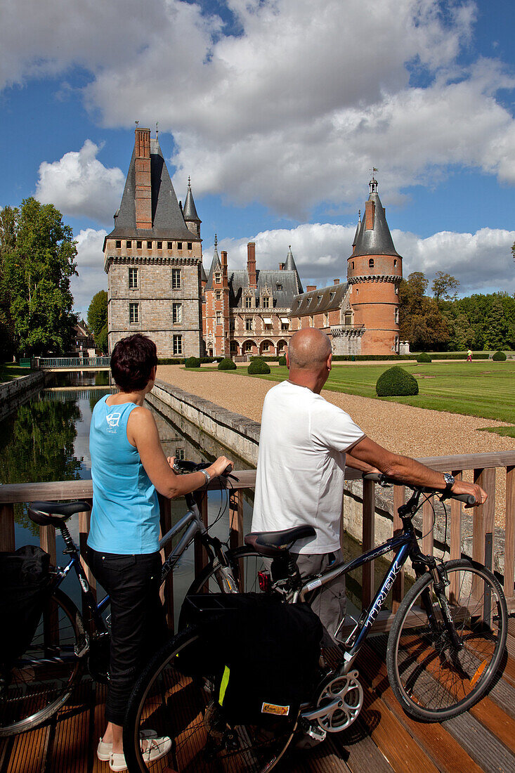 Bicycle Tourism, Cyclists In The Park At The Chateau De Maintenon, Eure-Et-Loir (28), Centre, France