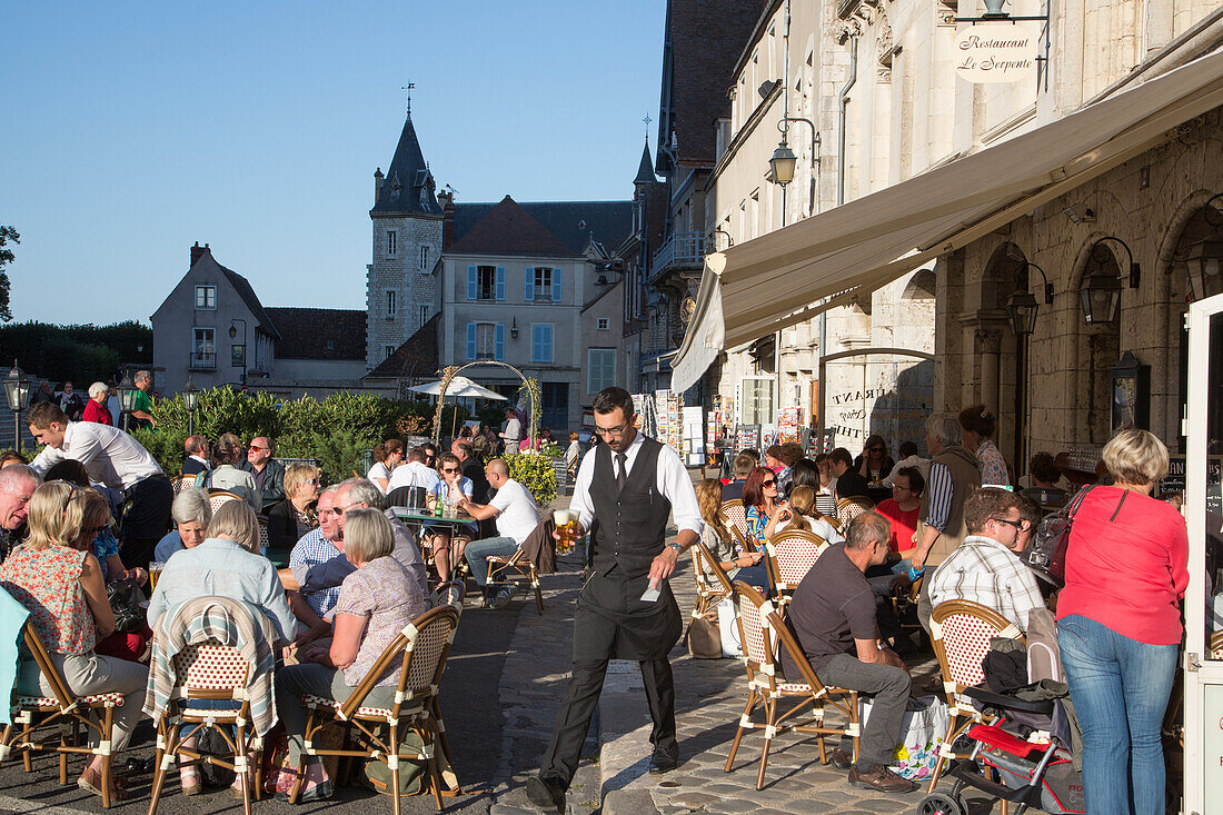 Bar Restaurant In Front Of The Cathedral, Chartres, Eure-Et-Loir (28), France