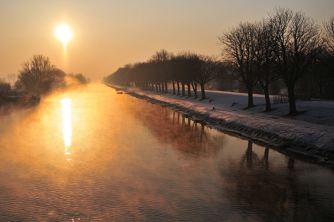 Snow In Winter On The Banks Of The Somme At Sunset, Saint-Valery-Sur-Somme, Somme (80), France