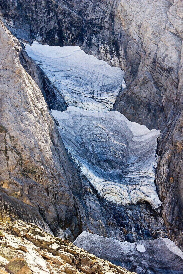 Petit Vignemale suspended Glacier - September 2012 - Gaube Valley - Vignemale Massif - Cauterets - Aquitaine - Hautes Pyrenees - France - Europe