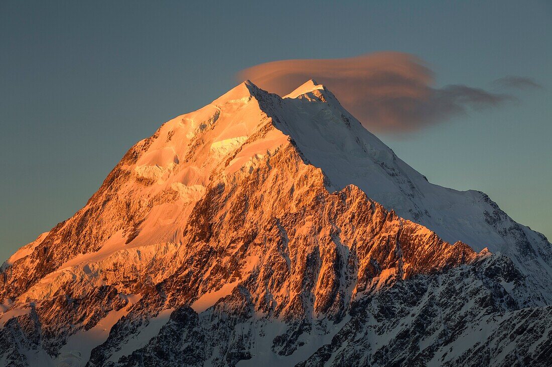 Wind cloud over summits Aoraki Mount Cook, sunset from Mt Kinsey, Aoraki Mount Cook National Park, Canterbury, New Zealand