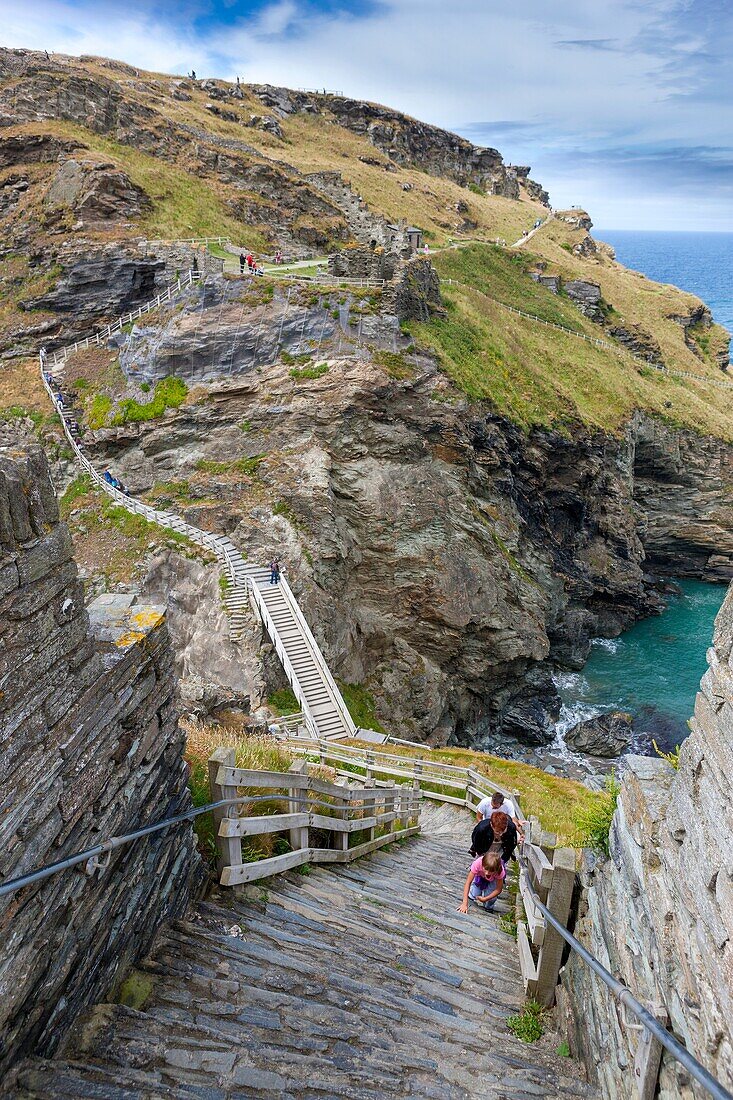 Tintagel Castle on the clifftops  In legend it was King Arthur´s Castle fortress and was believed to have been constructed around AD1140, Cornwall, England, UK, Europe