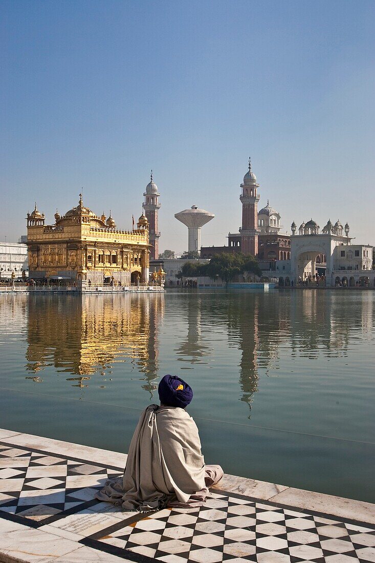 Sikh Pilgrim, The Golden Temple of Amritsar, aka The Harmandir Sahib or Hari Mandir Punjab, India