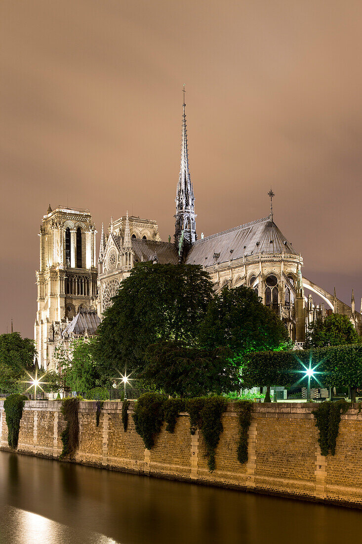 Cathédrale Notre-Dame de Paris bei Nacht, Île de la Cité, Paris, Frankreich, Europa, UNESCO Welterbe (Seineufer zwischen Pont de Sully und Pont d'Iéna)