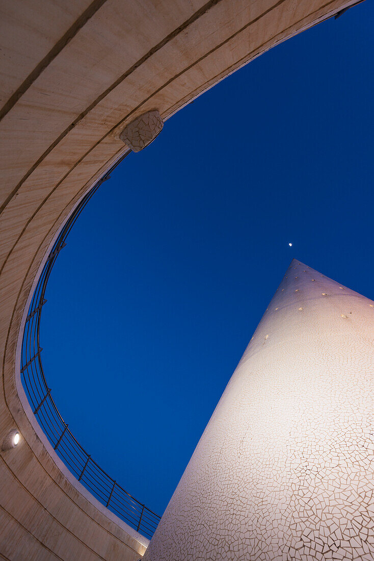 Ian, Cumming, nobody, Outdoors, Dusk, Low Angle View, Building Exterior, Architecture, Built Structure, Modern, Arts Culture And Entertainment, Clear Sky, Creativity, Development, Futuristic, Ideas, Simplicity, Tranquility, Light, Spain, Valencia, Ciudad 