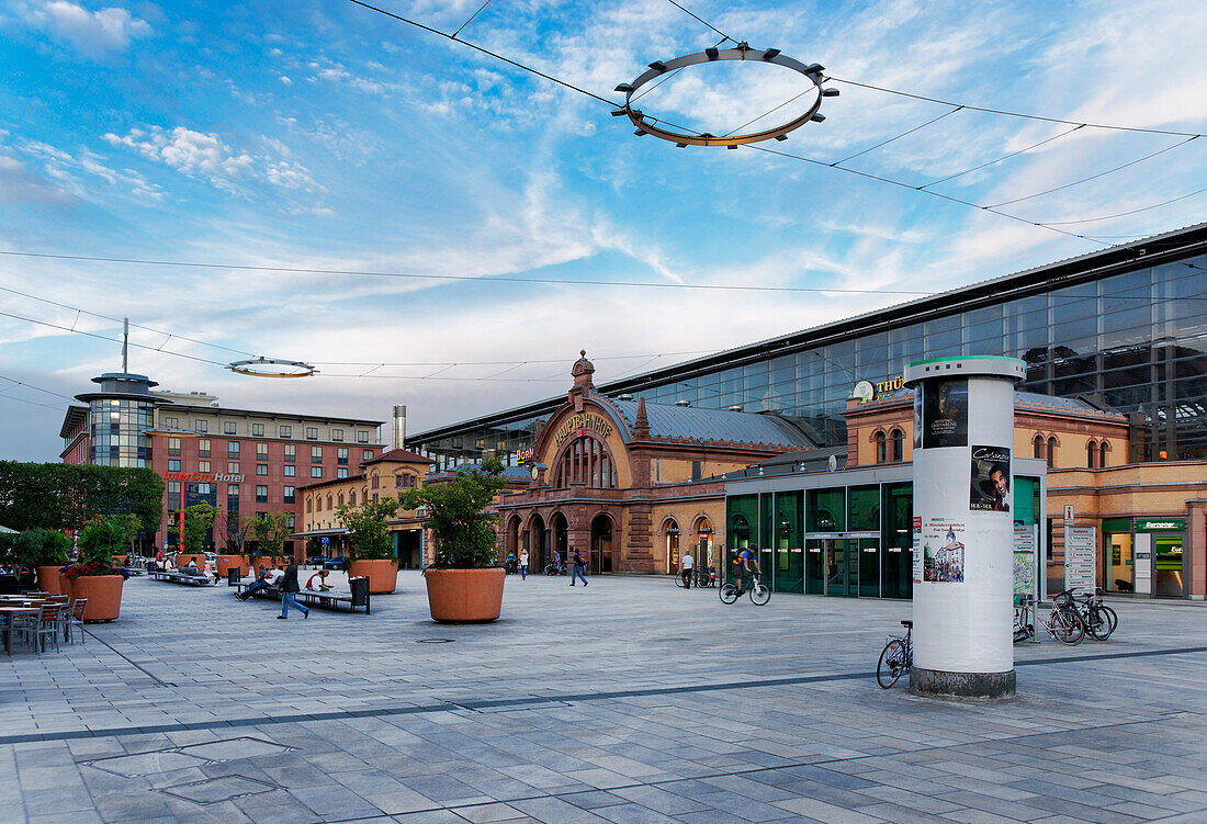 Willy-Brandt-Platz, Hauptbahnhof, Erfurt, Thüringen, Deutschland