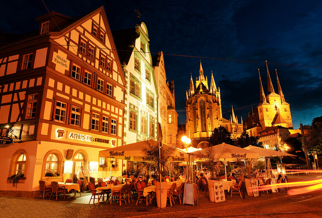 Restaurants at night with Erfurt Cathedral and Severi Church in the background, Cathedral Square, Erfurt, Thuringia, Germany