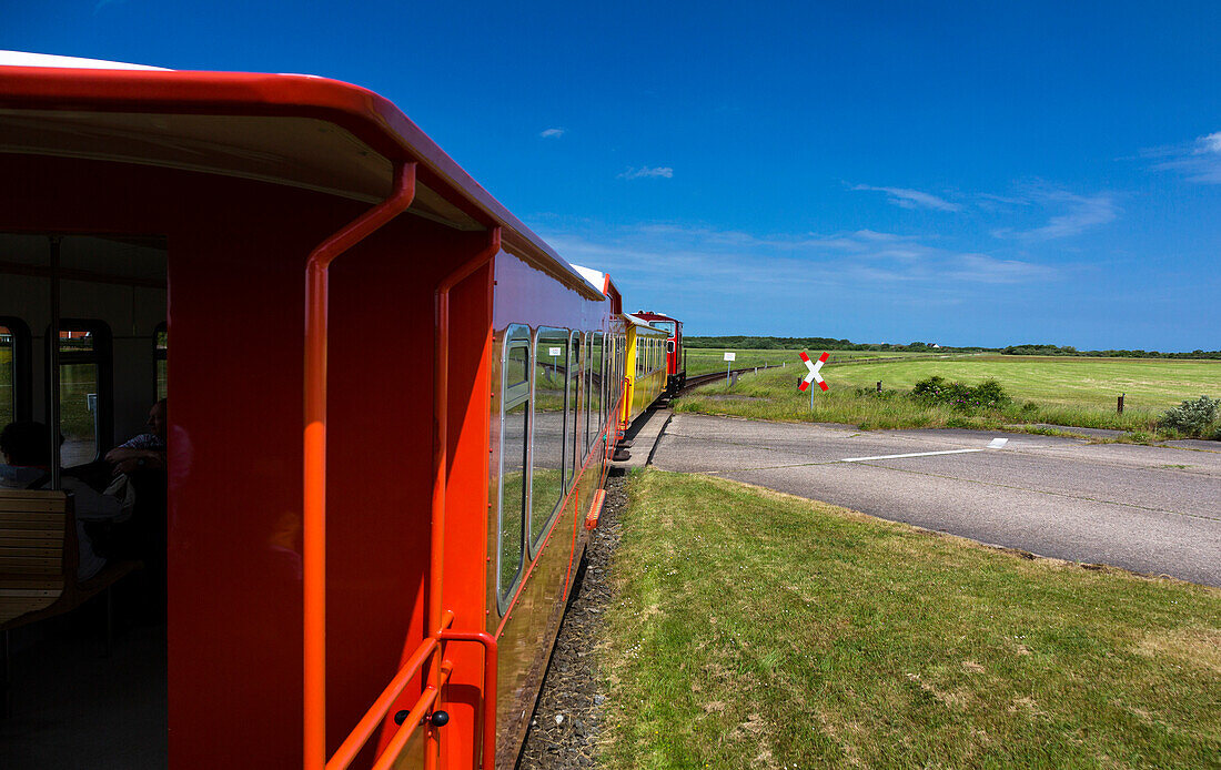 Island train, Langeoog Island, North Sea, East Frisian Islands, East Frisia, Lower Saxony, Germany, Europe