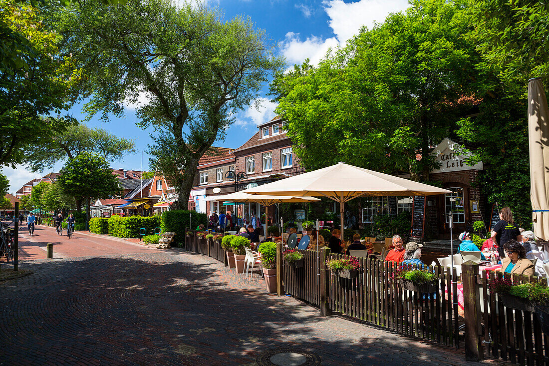 Cafes und Restaurants in der Barkhausenstraße, Langeoog, Ostfriesische Inseln, Nordsee, Ostfriesland, Niedersachsen, Deutschland, Europa