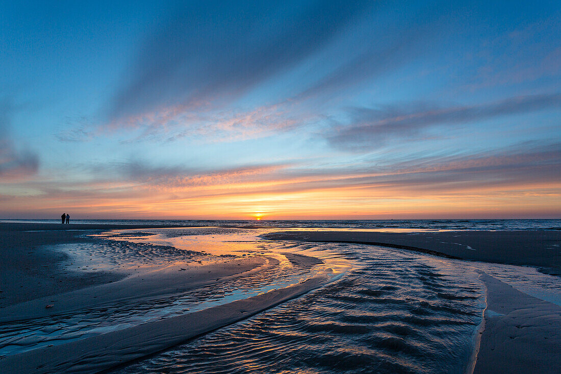 Strand bei Sonnenuntergang, Priel, Juist, Ostfriesische Inseln, Nationalpark Niedersächsisches Wattenmeer, Unesco Weltnaturerbe, Nordsee, Ostfriesland, Niedersachsen, Deutschland, Europa