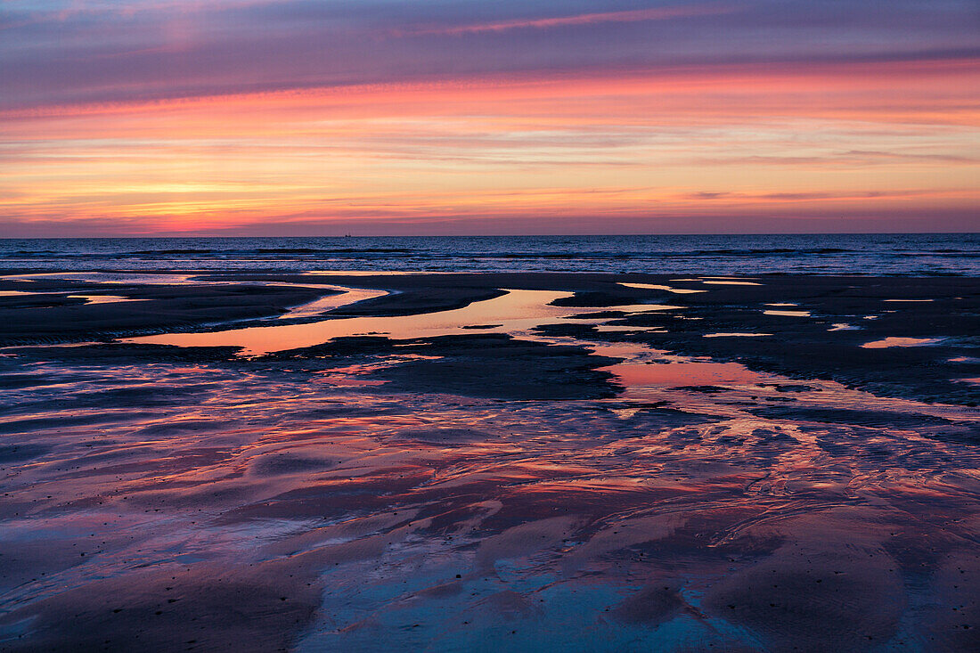 Beach at sunset, mudflats, Juist Island, Nationalpark, North Sea, East Frisian Islands, National Park, Unesco World Heritage Site, East Frisia, Lower Saxony, Germany, Europe