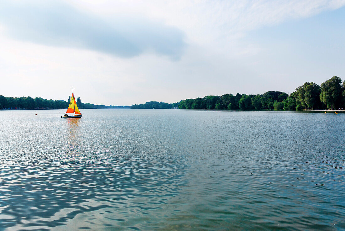 Sailing boat on lake Maschsee, Hannover, Lower Saxony, Germany