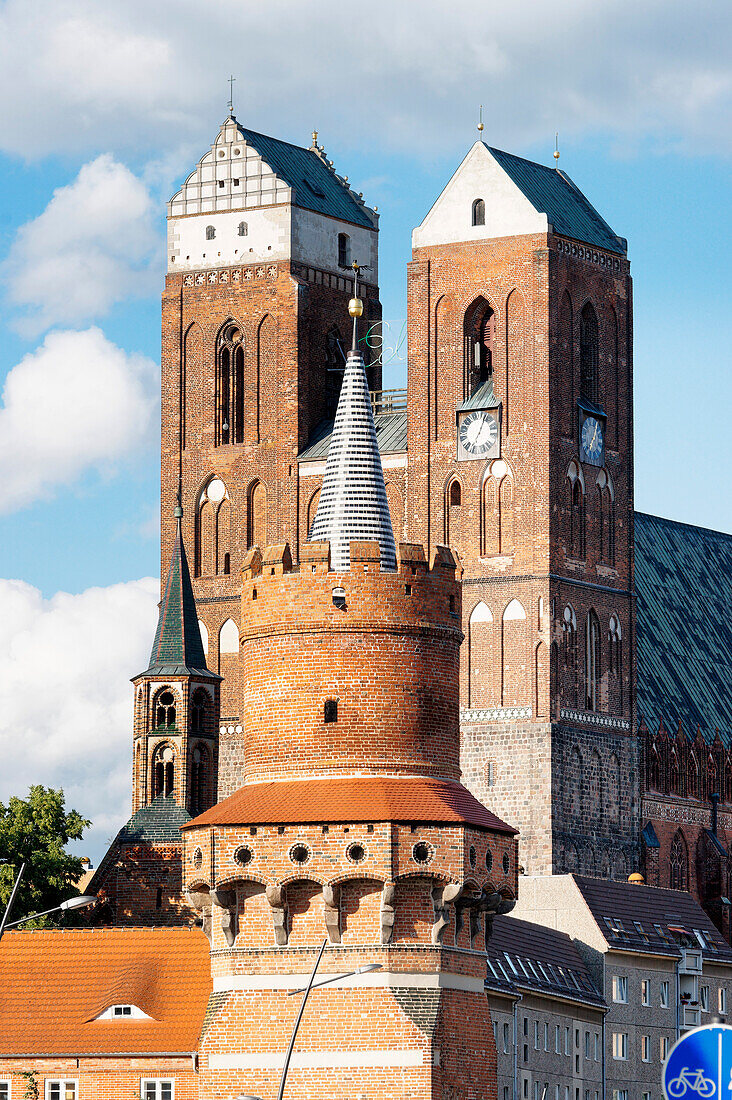 View of four towers, Mitteltorturm gate tower, Holy Spirit church - St. Mary's church, Prenzlau, Uckermark, Brandenburg, Germany