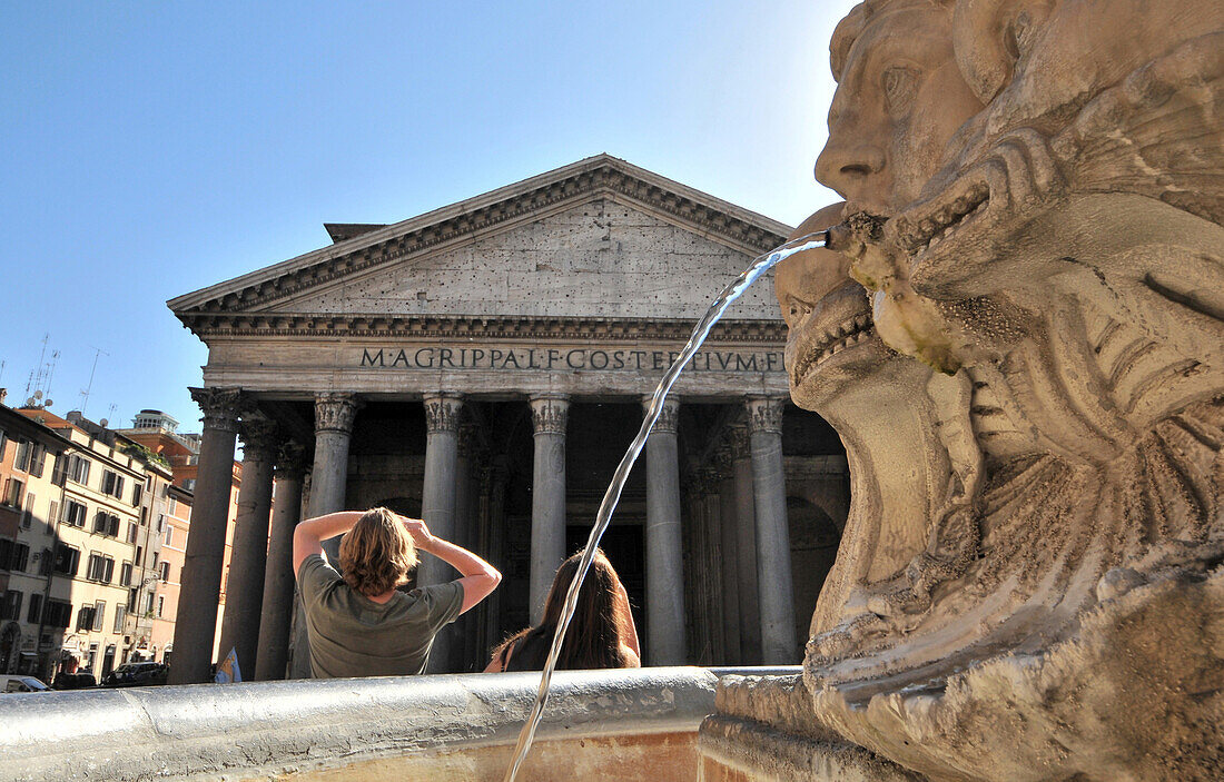 Auf der Piazza Rotonda vor dem Pantheon, Rom, Italien