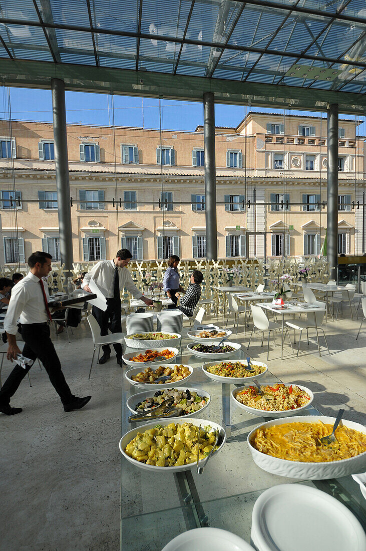 Kellner in Ristorante Colonna, Rom, Italien