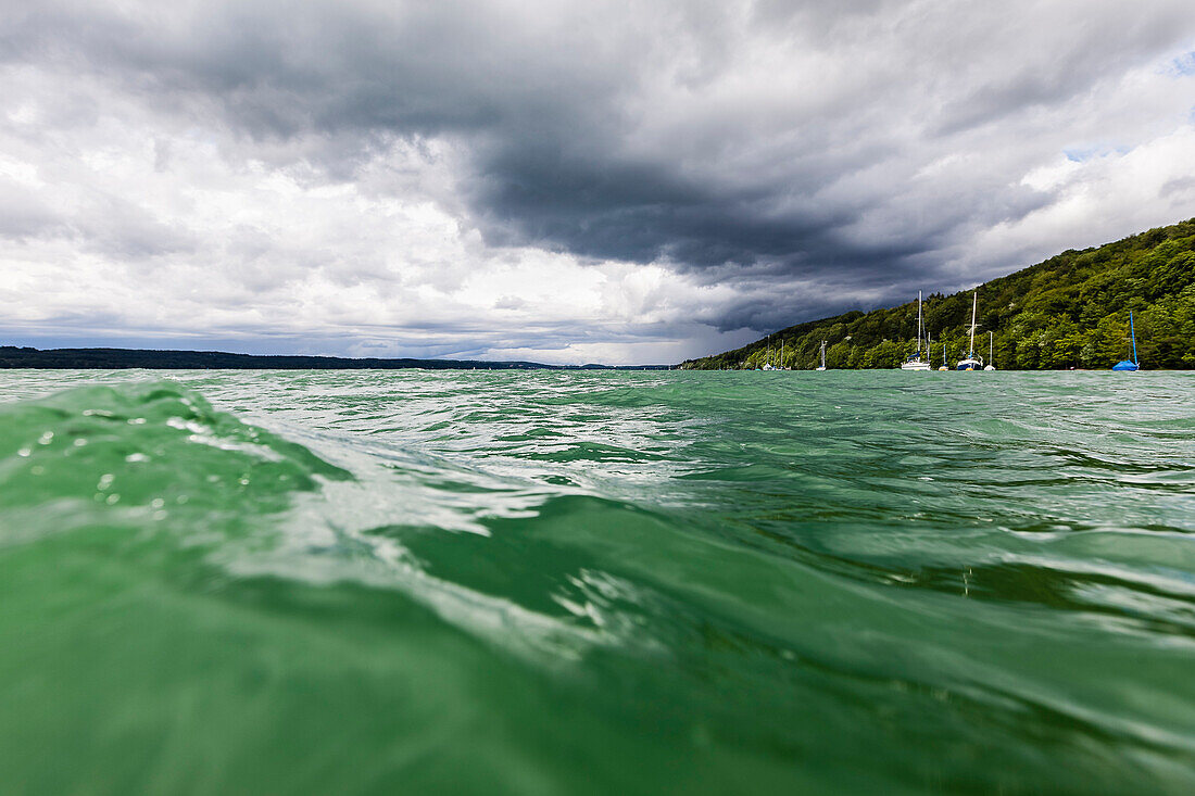 Wolkendecke über dem Starnberger See, Oberbayern, Bayern, Deutschland