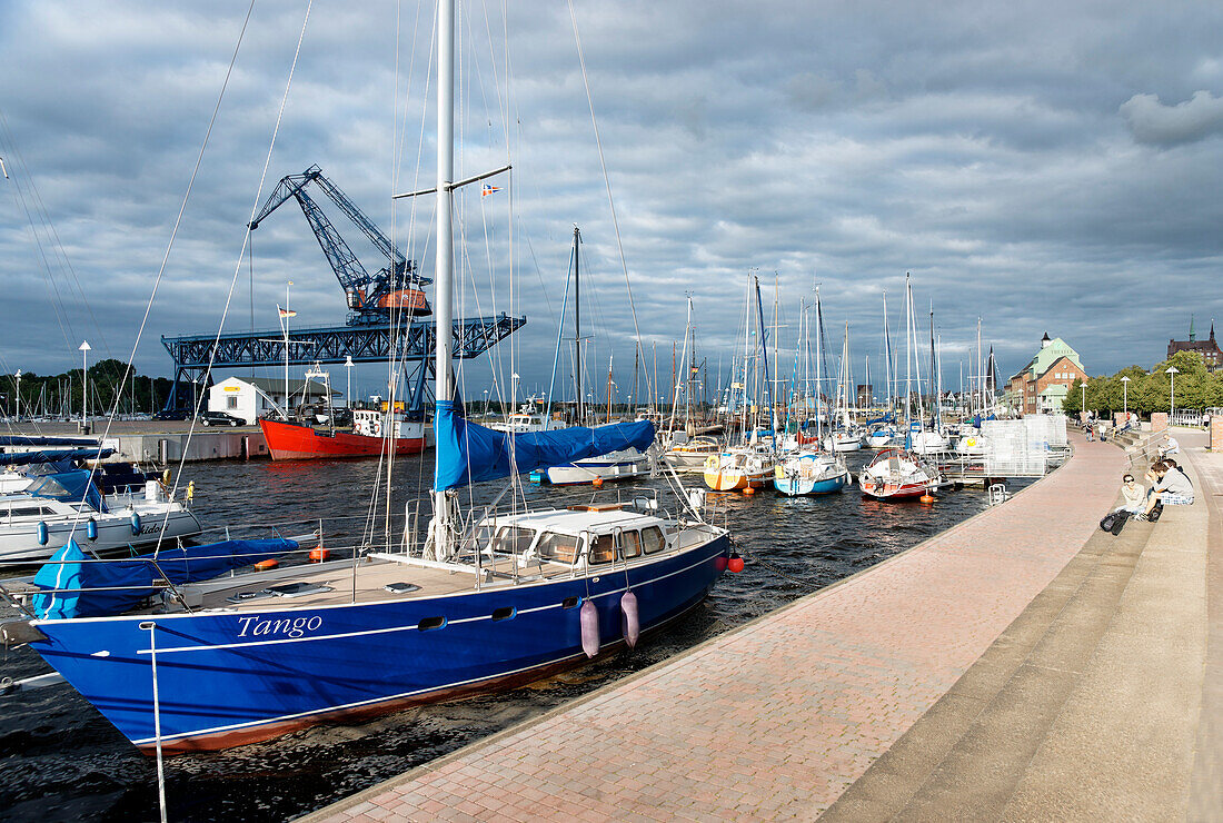 Stadthafen an der Unterwarnow, Hansestadt Rostock, Mecklenburg-Vorpommern, Deutschland