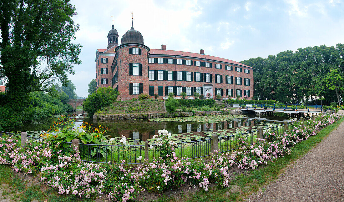 Eutin Castle with baroque garden, Eutin, Schleswig-Holstein, Germany