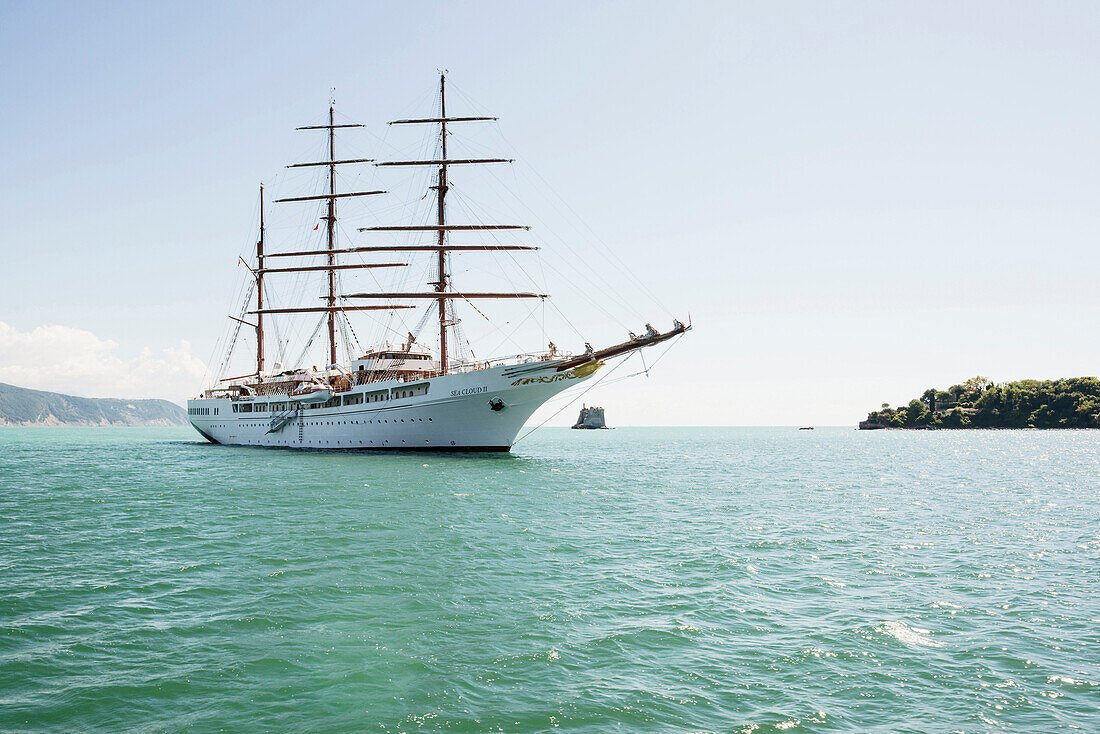 Sailing ship, Portovenere, Province of La Spezia, Liguria, Italia