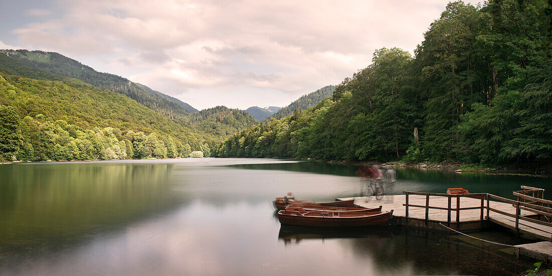 Jetty and boats at lake Biograd (Biogradsko jezero), Biogradska Gora National Park, Montenegro, Western Balkan, Europe