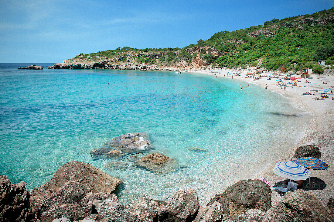 Kristallklares Wasser beim Strand bei Petrovac bei Budva, Adria Mittelmeerküste, Montenegro, Balkan Halbinsel, Europa