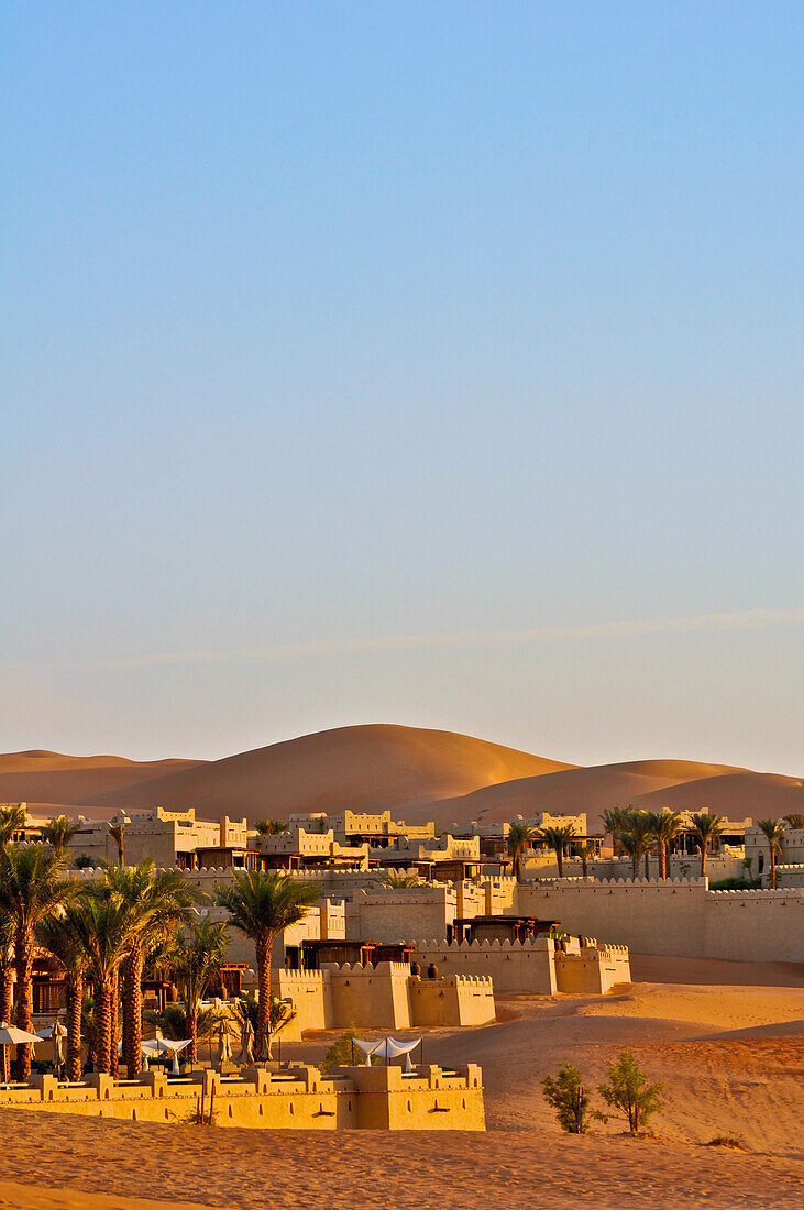 Qasr al Sarab hotel with palm trees, Liwa desert, Qasr al Sarab, Abu Dahbi, United Arab Emirates