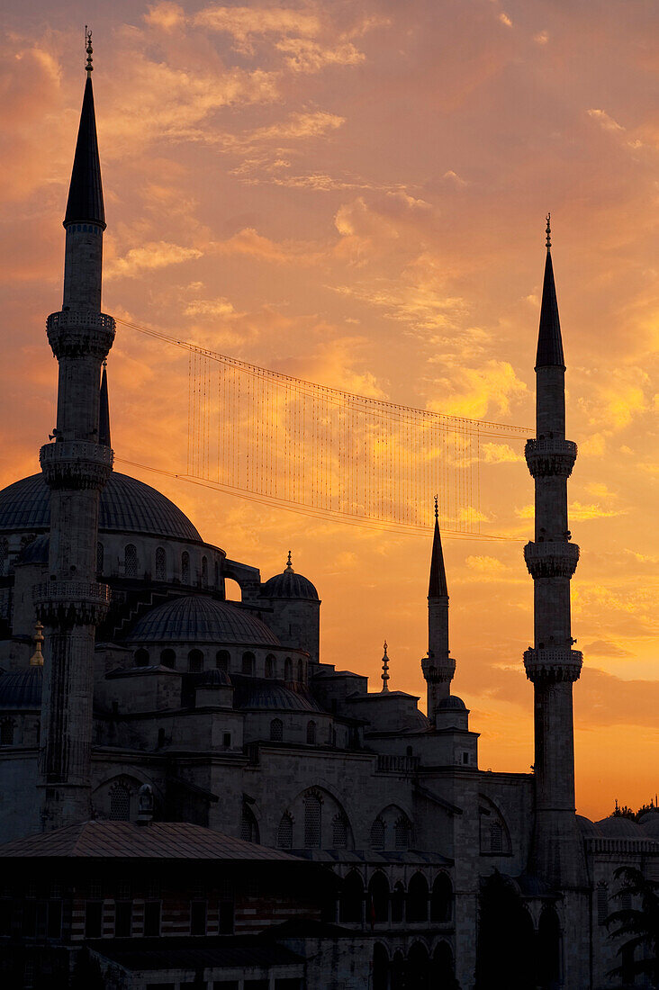 The Sultanahmet or Blue Mosque at dusk, Istanbul, Turkey