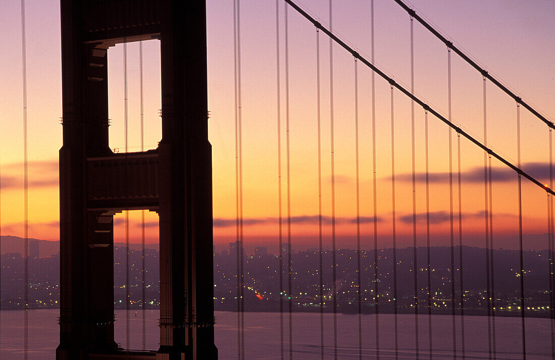 USA, California, Golden Gate Bridge sunrise from Marin County, San Francisco