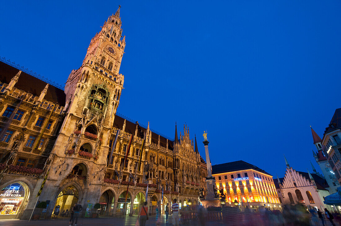 Rathaus on Marienplatz at dusk, Munich, Bavaria, Germany