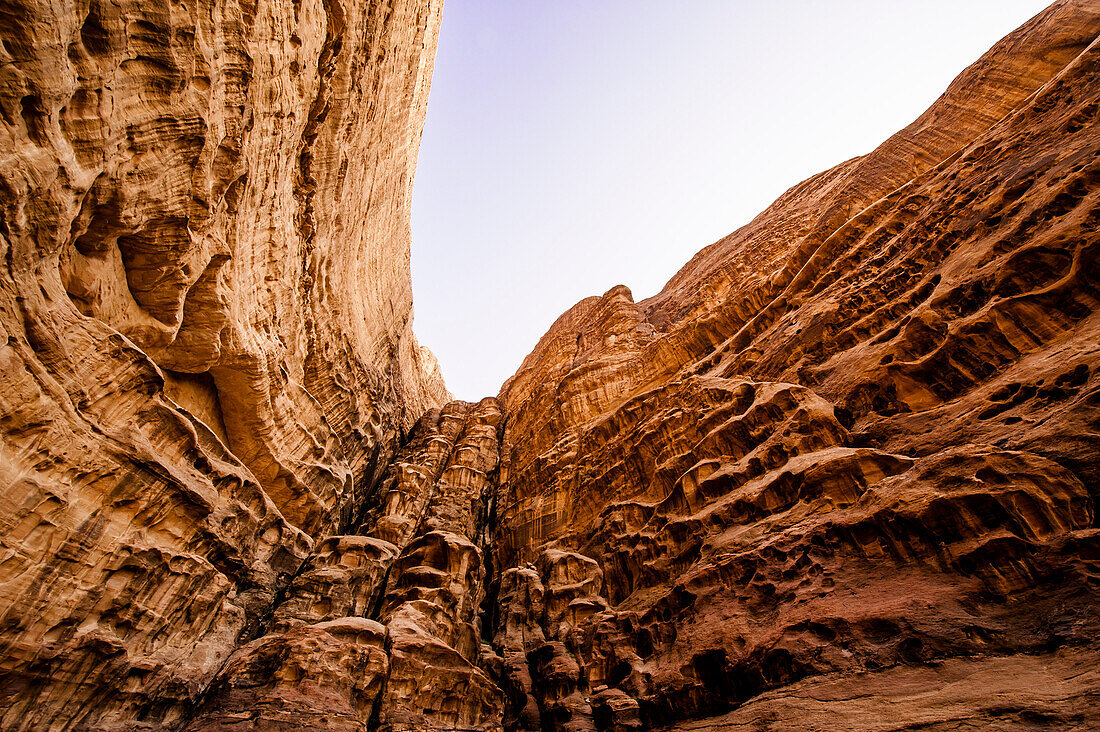 Steile Felswand, Wadi Rum, Jordanien, Naher Osten