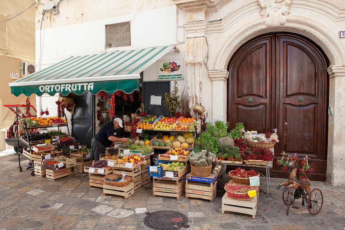 Greengrocery in the historical center of Gallipoli, Lecce Province, Apulia, Gulf of Taranto, Italy, Europe