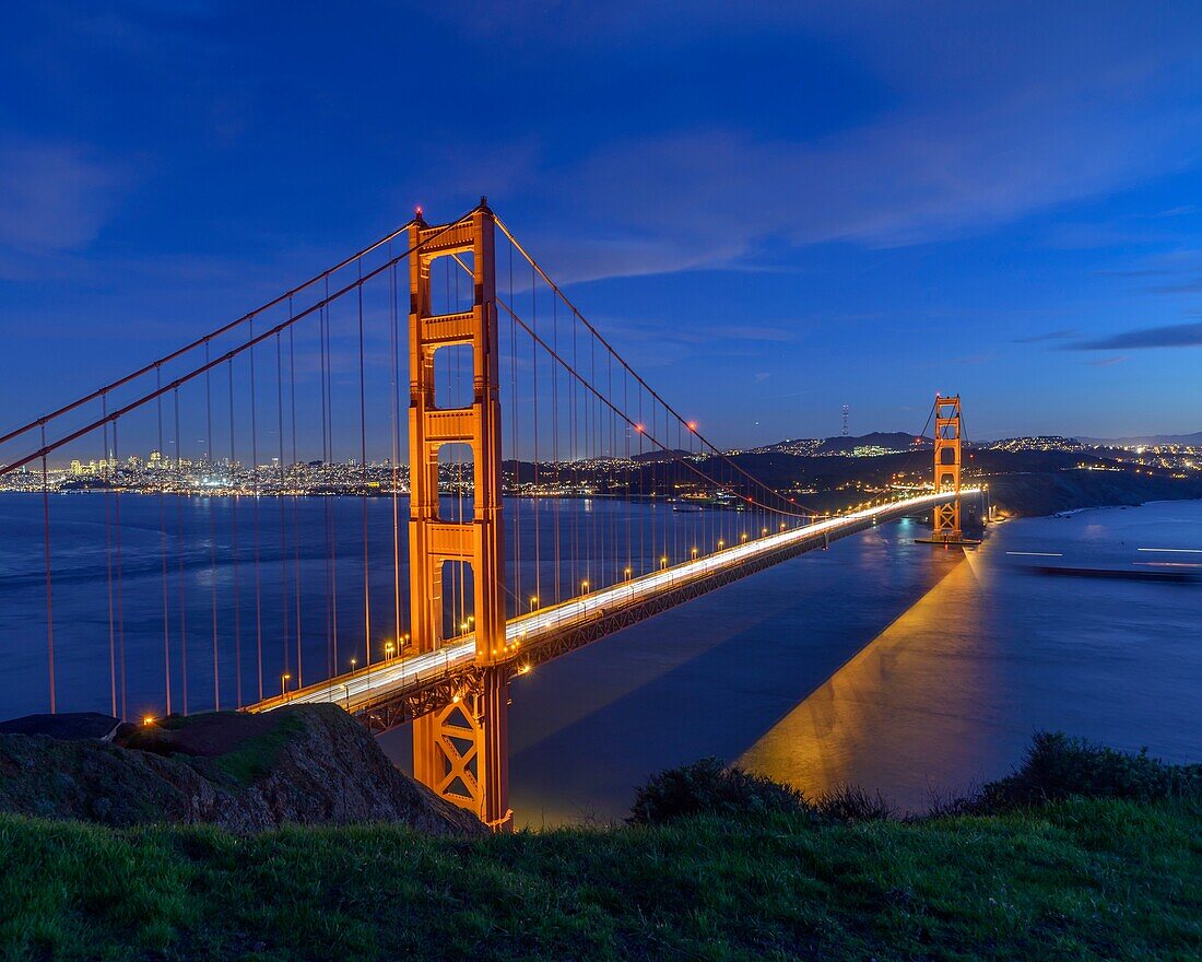 Golden Gate Bridge at dusk, San Francisco, USA