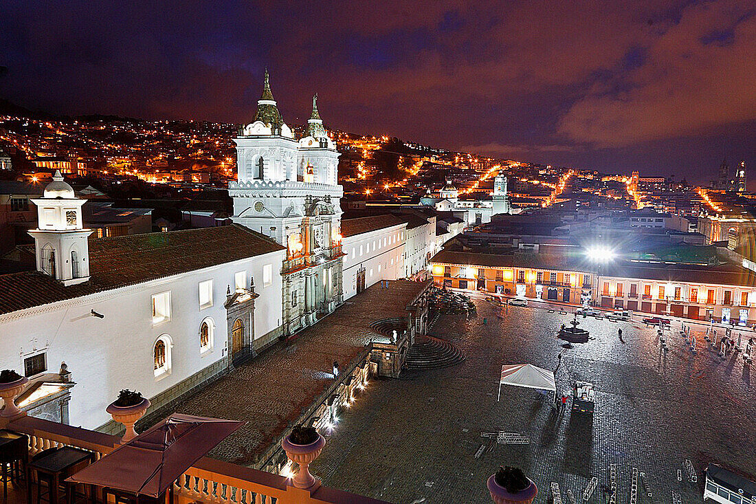 san francisco square in quito