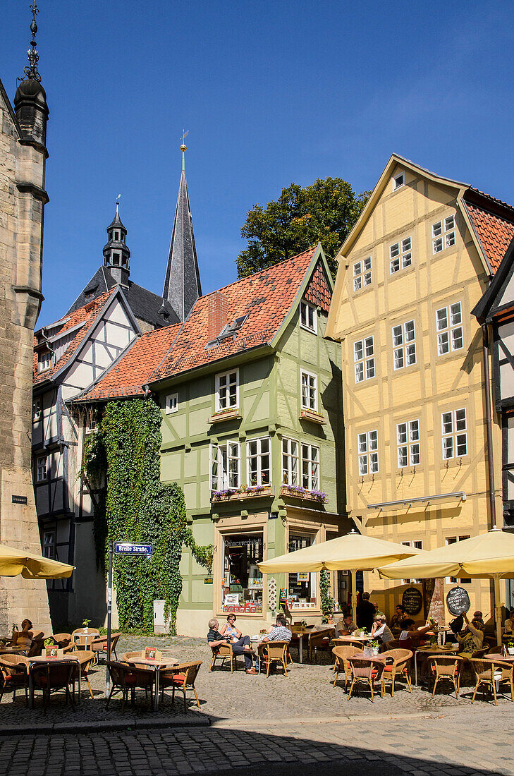 Fachwerkhäuser und Café am Hoken, Quedlinburg, Harz, Sachsen-Anhalt, Deutschland, Europa